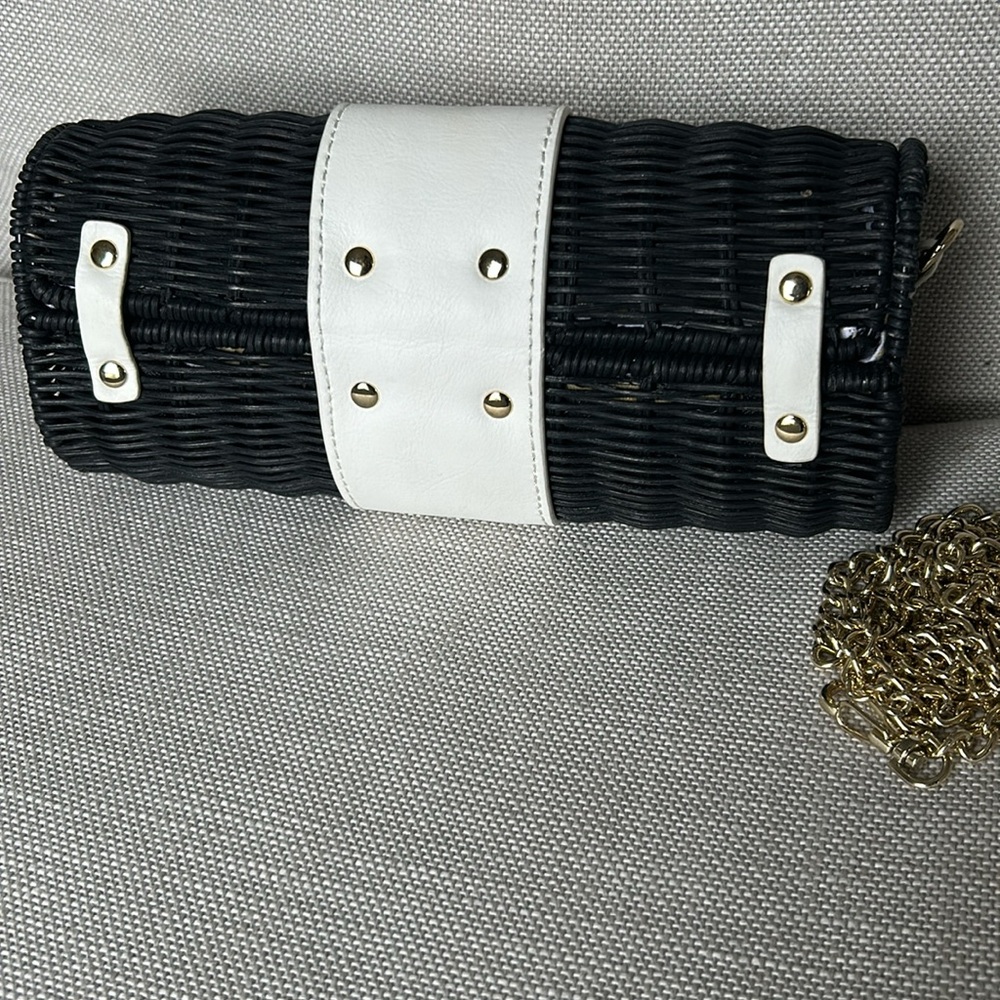 CLUTCH Black Rattan & Ivory Leather with Detachable Goldtone chain Lined EUC - Picture 6 of 14